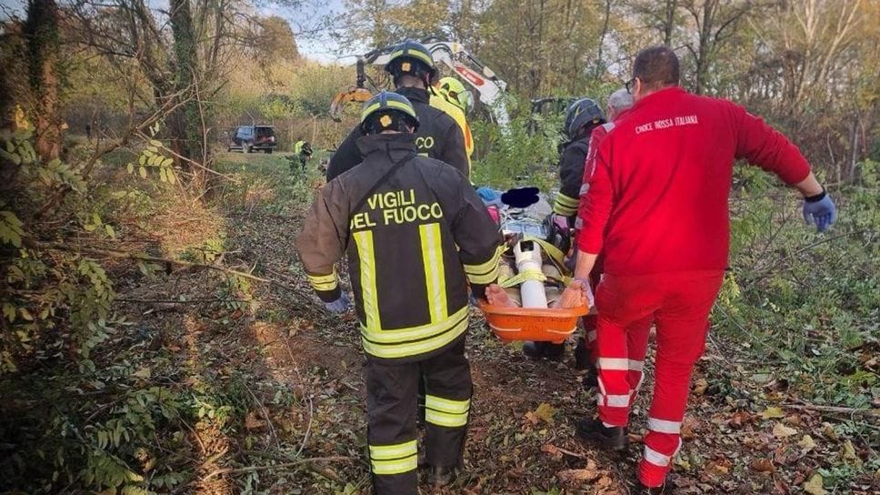 Il recupero del ferito a Turano (foto vigili del fuoco)
