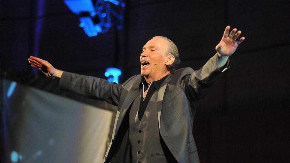 Mauro Repetto è tornato a Lodi per portare in scena “Hanno ucciso l’uomo ragno - La leggendaria storia degli 883”. Foto Ribolini