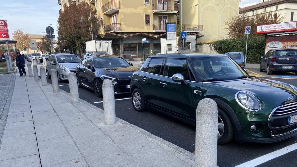 Stalli “bianchi” nei pressi dell’ospedale