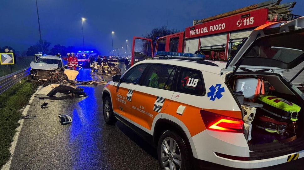 Il frontale alla “curva della morte” sulla via Emilia a San Rocco