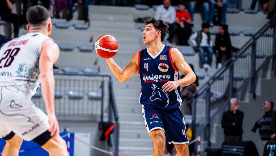 Lorenzo Calbini in attacco (foto Daniele Garlaschelli)