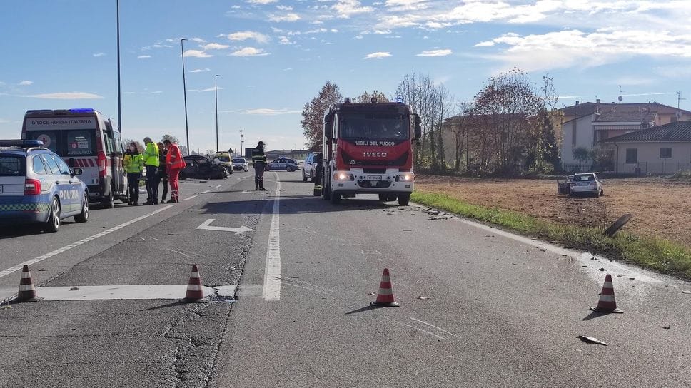 I soccorsi per lo schianto di questa mattina a Secugnago