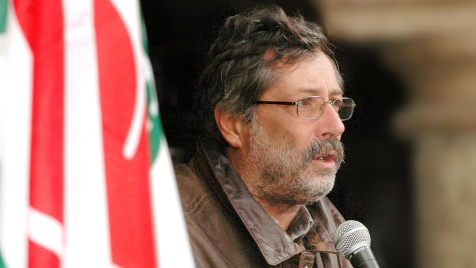 Bruno Bersani durante un comizio in difesa della Polenghi