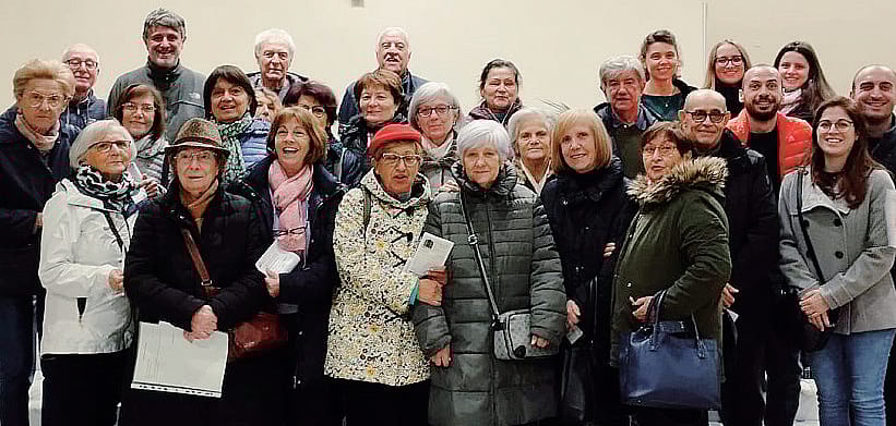 Un gruppo di volontari della Caritas di San Giuliano: in città avviato il progetto “Sostieni una famiglia”. Foto Archivio