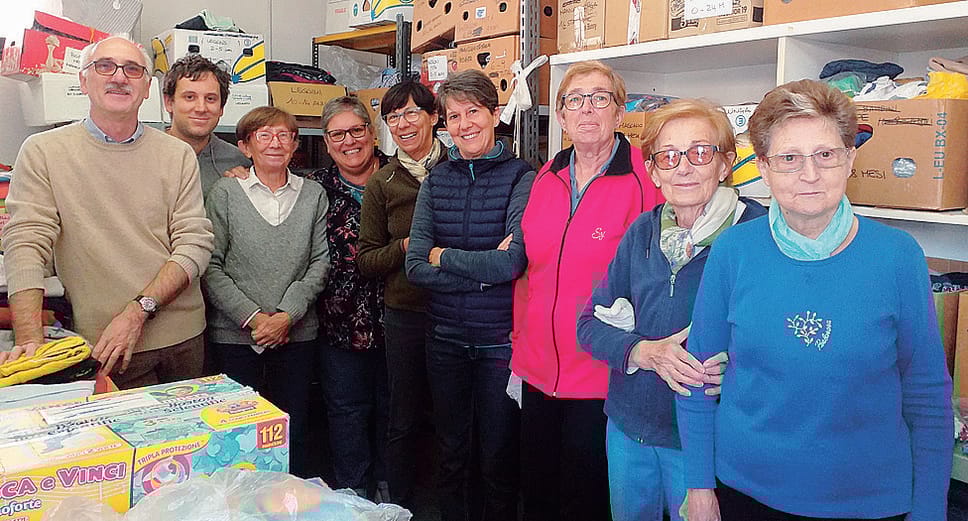 Alcuni volontari della Caritas cittadina. L’associazione in campo con la comunità pastorale “Dio Padre del Perdono” . Foto Archivio