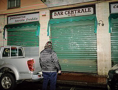 Violenta lite davanti a un bar a San Giuliano, un 27enne accoltellato è stato portato in gravi condizioni al policlinico di San Donato, foto di Andrea Canali
