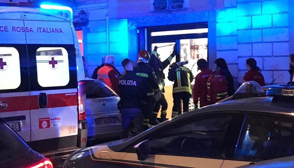 Un intervento della polizia in via Lodino (archivio)