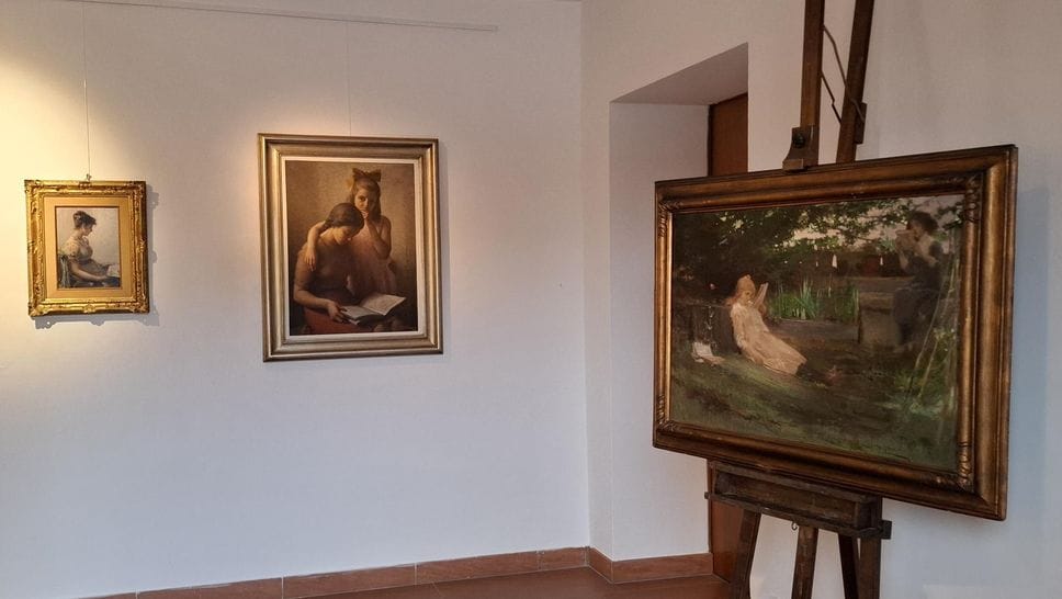 Una sala della mostra al Museo Archinti