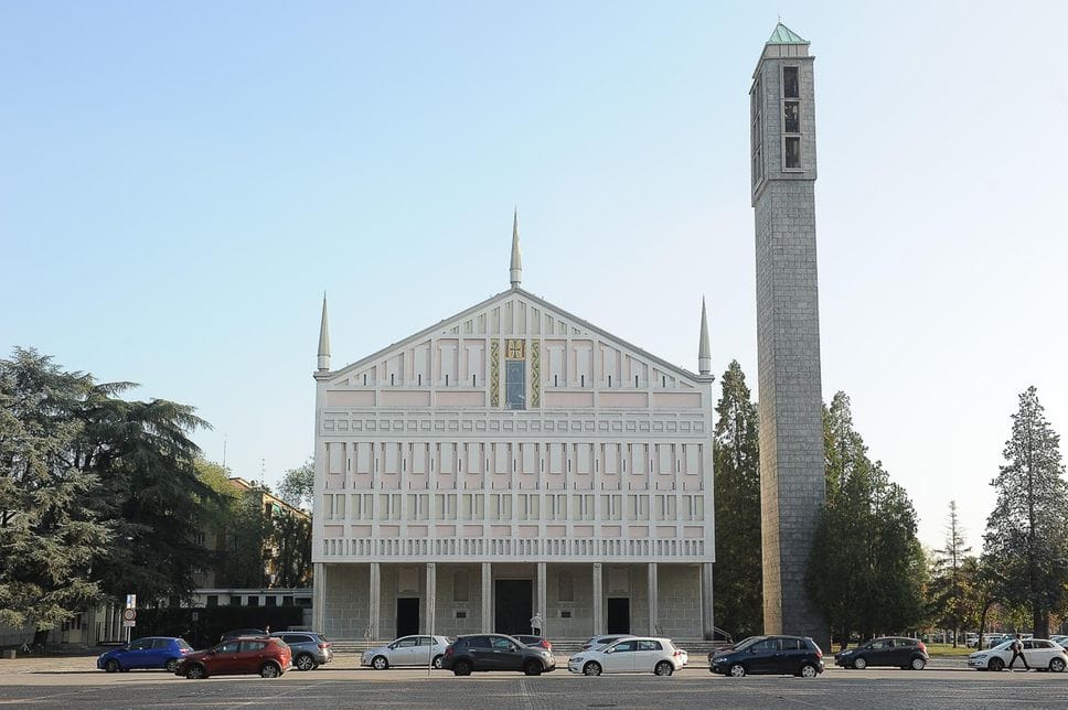 La facciata dell’edificio (foto Ribolini)