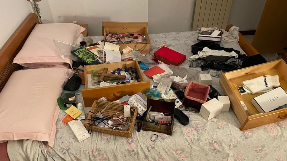 Una camera da letto visitata dai delinquenti