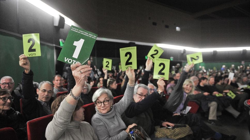 Un momento delle votazioni