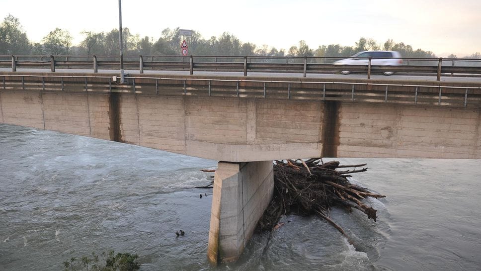 L’attuale ponte di Bisnate a carreggiata unica