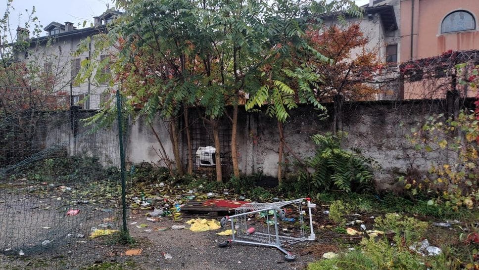 Alcune immagini dell’area ridotta a una discarica