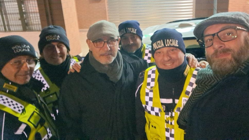 La polizia locale di Mediglia schierata con sindaco e assessore