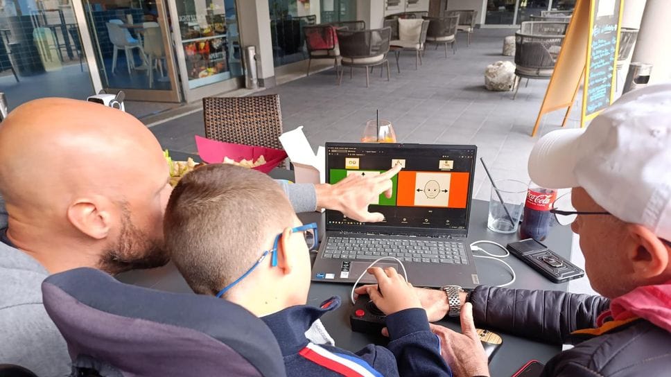 Papà Mattia, Gabriele e il team di Logos