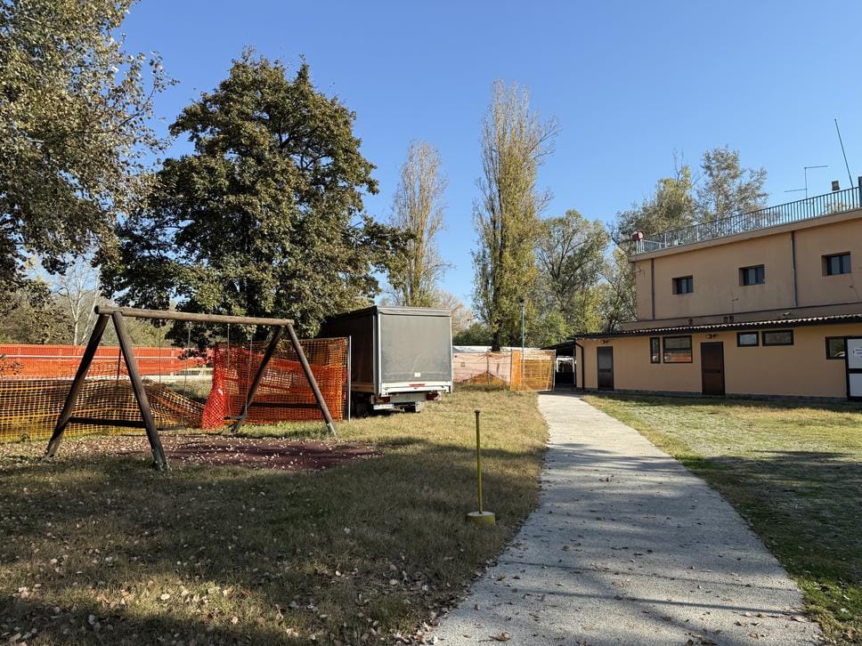 Un mezzo della ditta Beltrametti all’interno del Belgiardino (Mungiello)