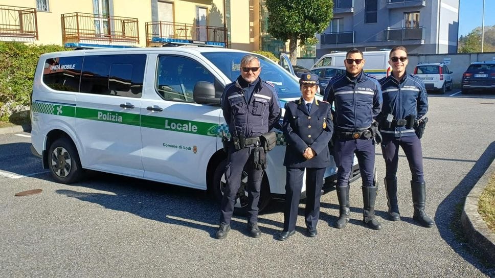 Il Ford Transit Custom Plug In che sarà il nuovo ufficio mobile della polizia locale di Lodi (foto Mungiello)