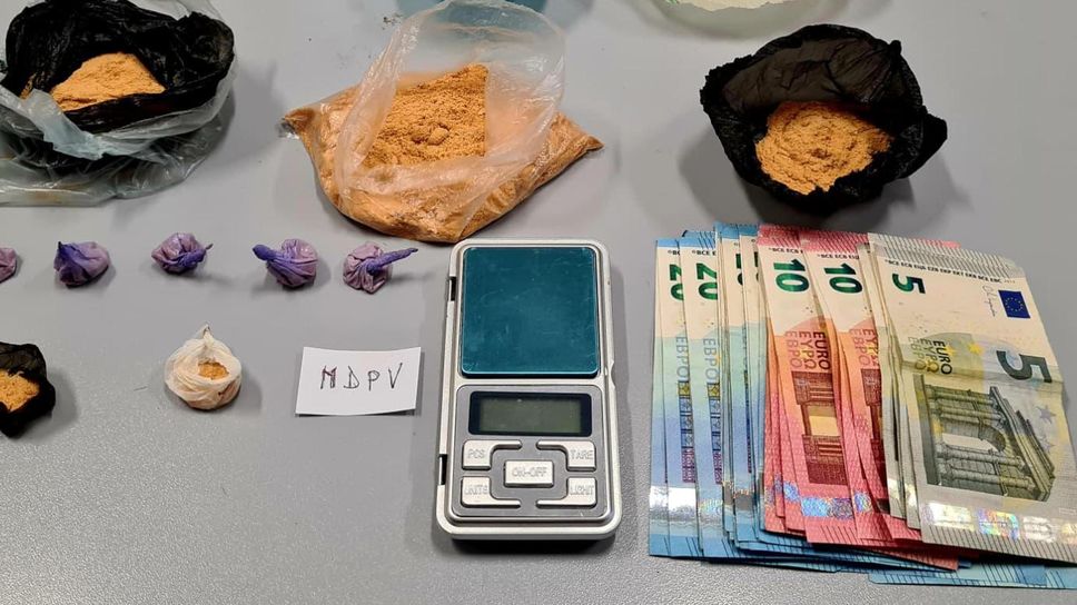 Droga e soldi sequestrati (archivio)