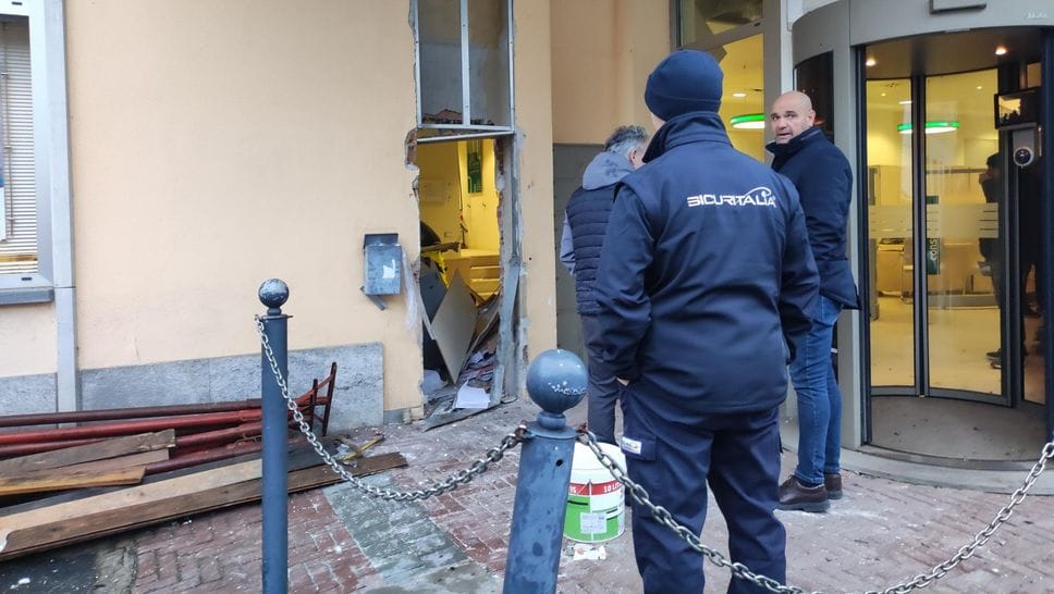 I danni causati dall’esplosione dello sportello (Agosti)