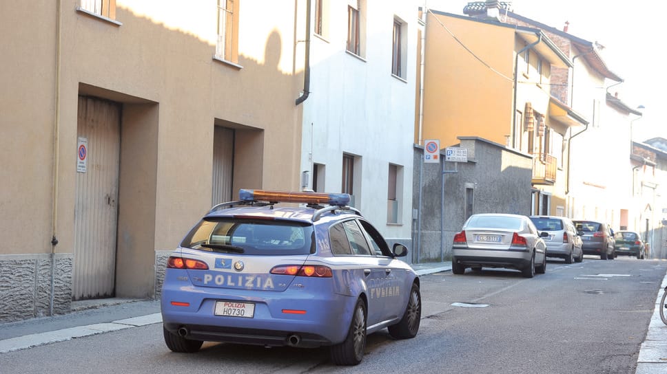 La polizia in via Indipendenza (archivio)