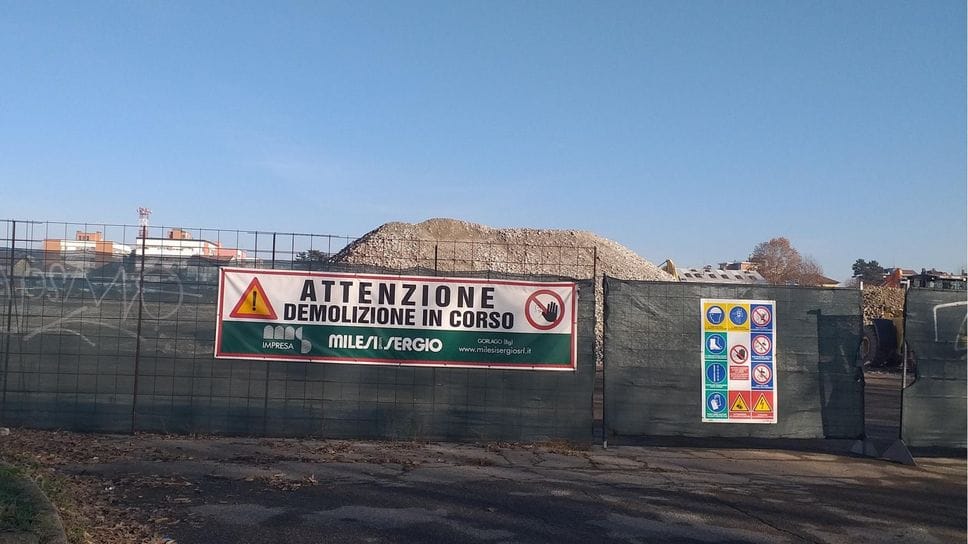 Il cantiere all’ex Consorzio agrario di Melegnano, dove aprirà un supermercato (Cornalba)