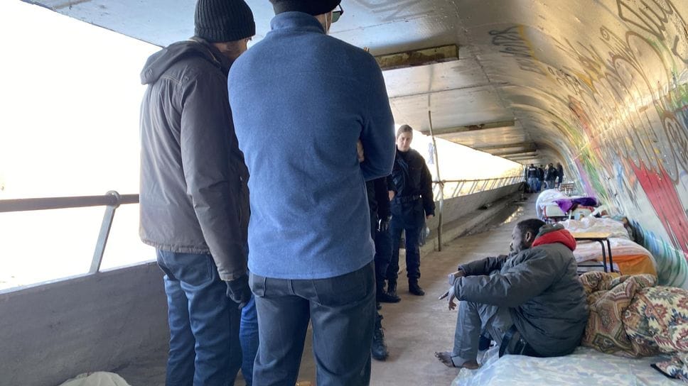 Controlli tra i bivacchi sotto il ponte della tangenziale (archivio)