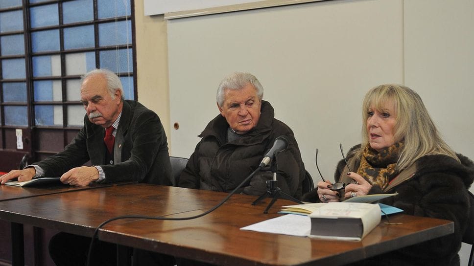 Un momento della presentazione del quadrno dedicato aMontale e realizzato dal Museo della stampa di Lodi (foto Ribolini)