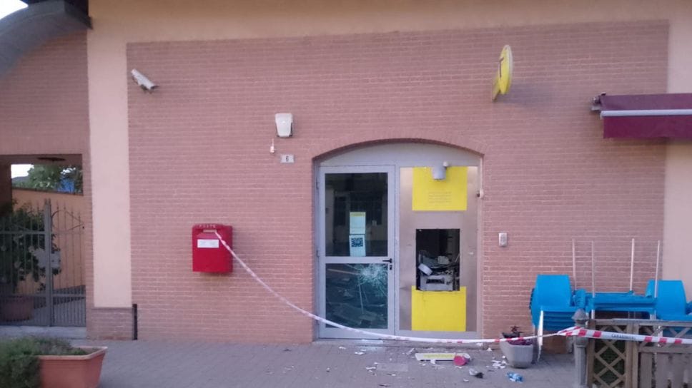 Il Postamat nel pieno centro di Caselle Lurani fatto esplodere nella notte la scorsa estate