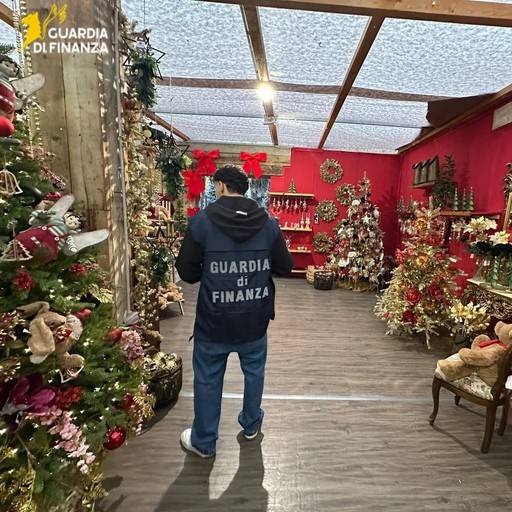 BRUBAKER Set da 6 pezzi di gnomi natalizi in legno dotati di ciondoli per il fissaggio all'albero - addobbo natalizio 8 cm in confezione regalo