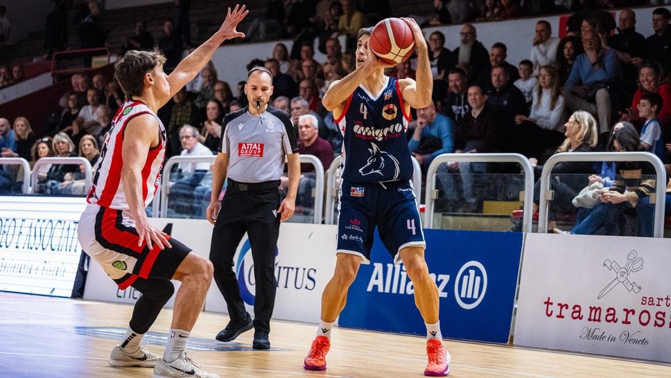 Lorenzo Calbini, migliore fra i rossoblu al tiro
