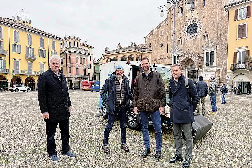 Da sinistra Caserini, al centro il sindaco Furegato e i rappresentanti di Aprica