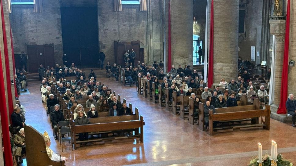 I fedeli in cattedrale per la Messa di Natale (Gaudenzi)