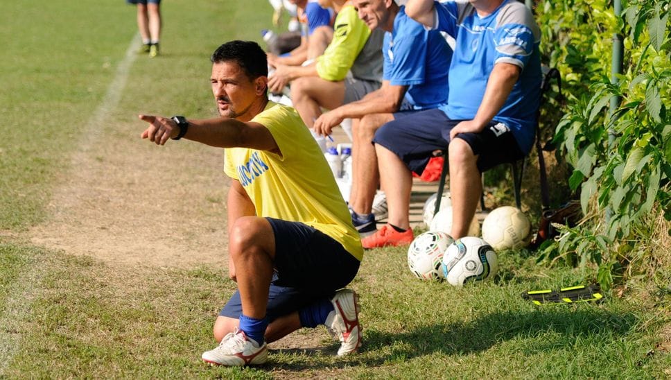 Giorgio Frigau sulla panchina della Locomotiva (archivio)