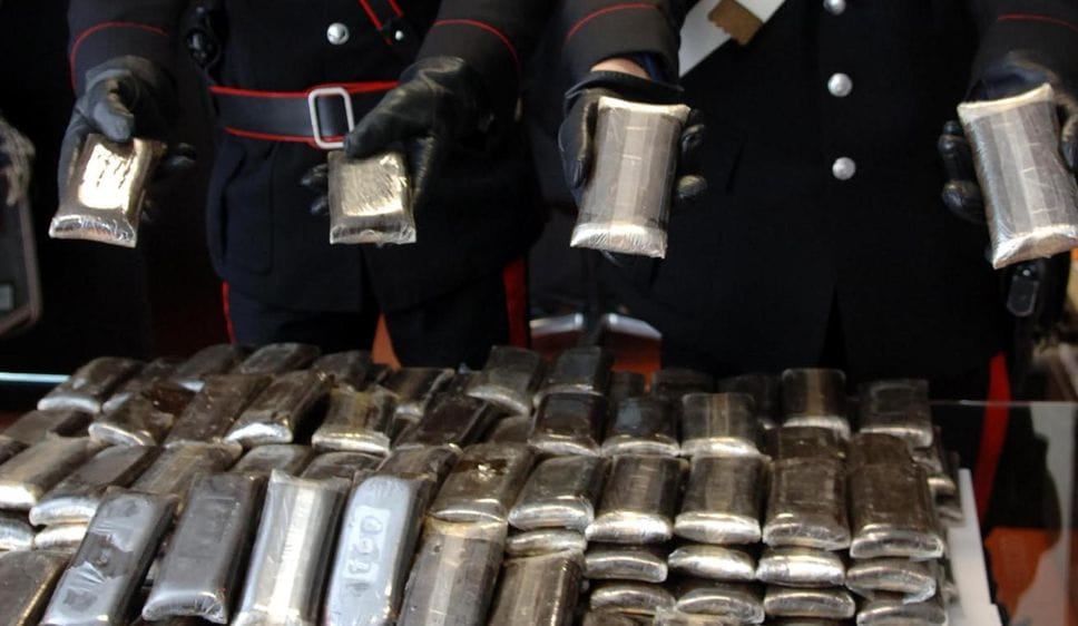 Panetti di hascisc sequestrati dai carabinieri nel Sudmilano