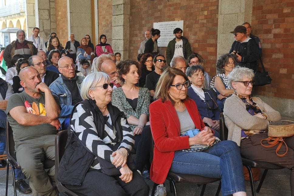 Il pubblico in Broletto per l’intervento di Hannoun (Ribolini)