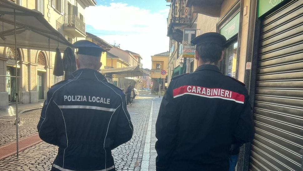 Pattugliamento della polizia locale e dei carabinieri a Sant’Angelo (archivio)
