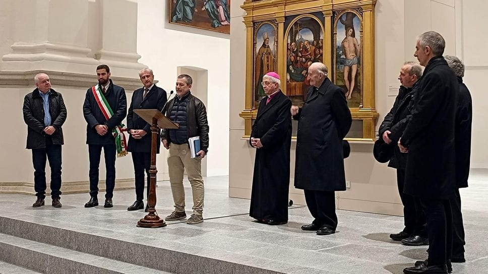 Un momento della visita di domenica 28 dicembre con il vescovo Maurizio nel nuovo Museo diocesano di arte sacra (foto Galmozzi)