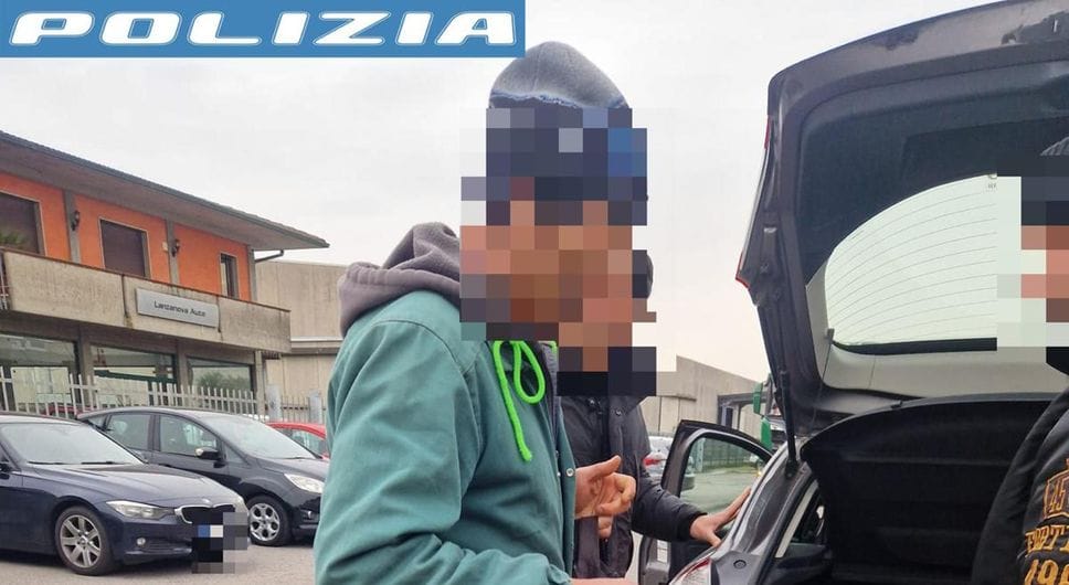 Un momento dell’arresto del 40enne moldavo