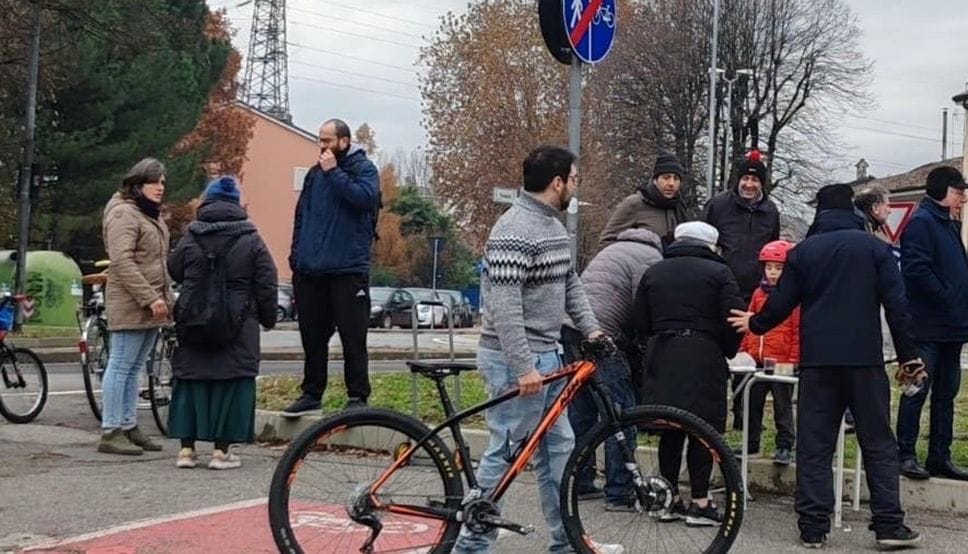 Il banchetto per la raccolta firme nella giornata di sabato scorso