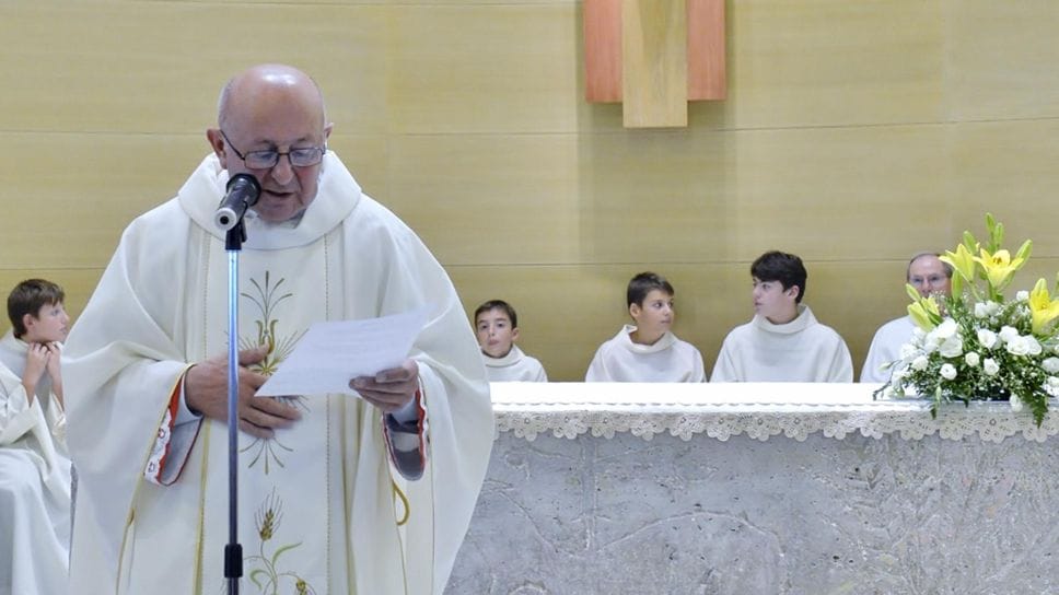 Monsignor Giuseppe Raimondi nella chiesa del Sacro Cuore di Robadello in Lodi dove oggi verranno celebrate le esequie