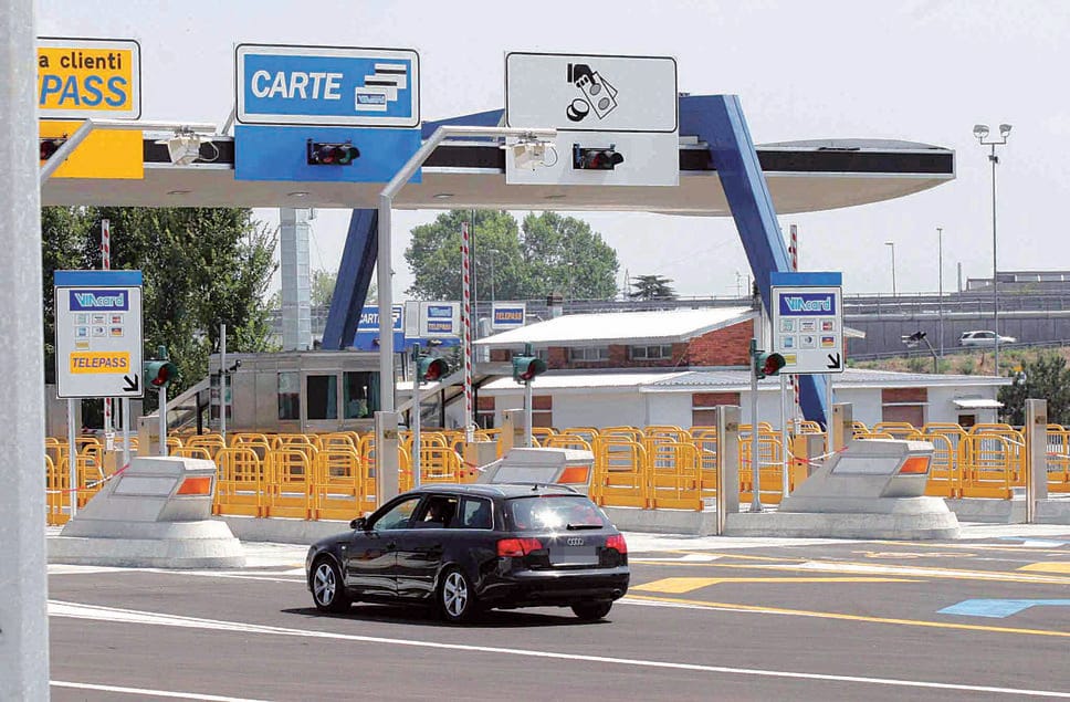 L’incontro al casello A1 di Lodi fu registrato grazie a cimici collocate sull’auto di uno degli indagati ora latitante