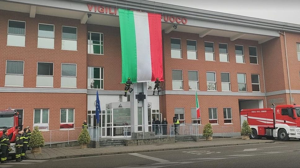L’acrobatico dispiegamento del tricolore