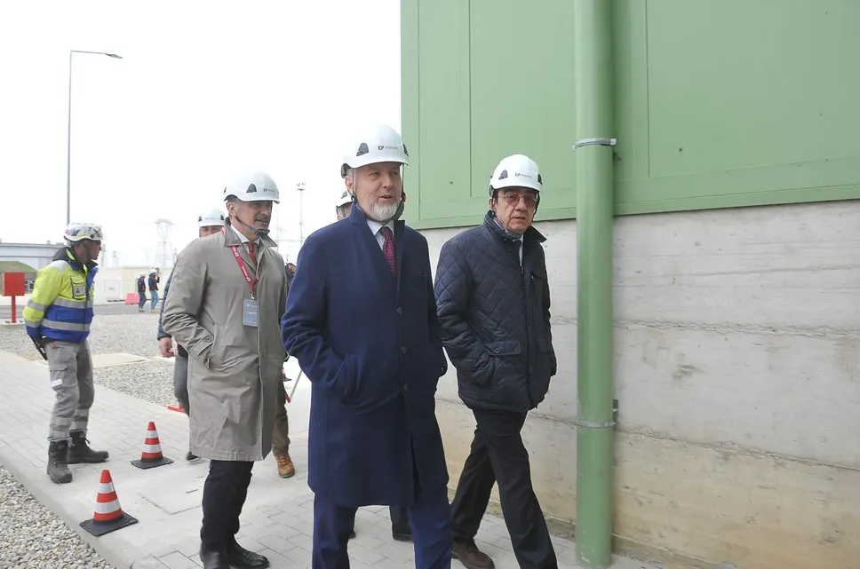 Lorenzo Guerini, al centro, con Fabrizio Santantonio e il sindaco di Tavazzano Giuseppe Russo Lorenzo Guerini, al centro, con Fabrizio Santantonio e il sindaco di Tavazzano Giuseppe Russo