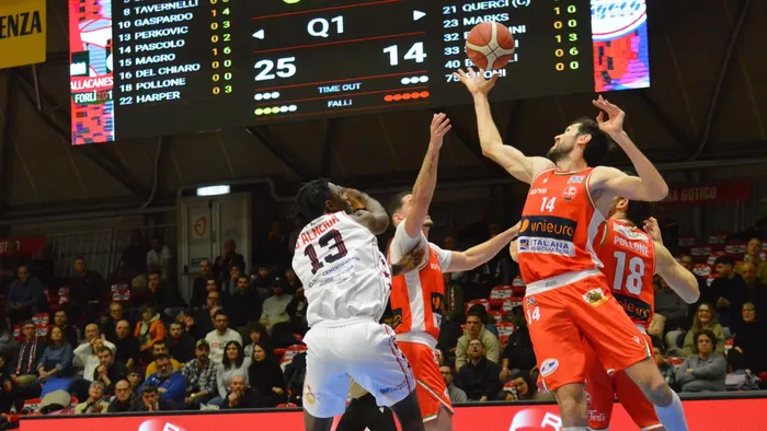 Basketball Saturday Night: Assigeco and Robur et Fides Struggle