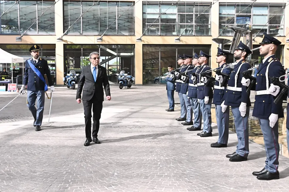 Il picchetto d'onore al Questore PIo Russo