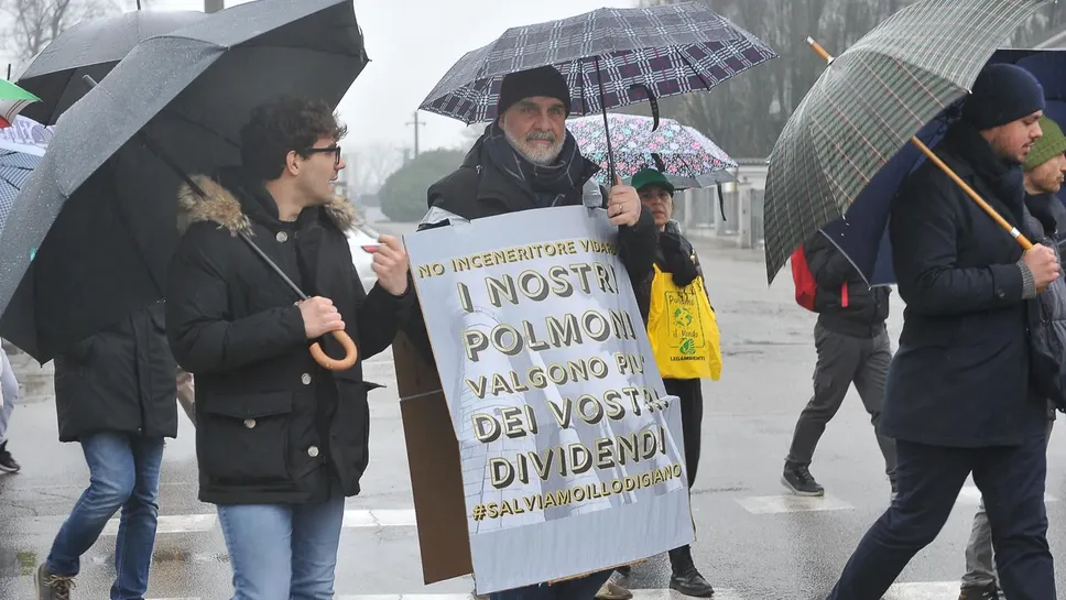 Un momento della marcia di protesta di febbraio Un momento della marcia di protesta di febbraio