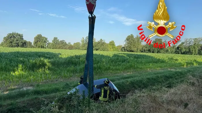 CASALE Esce di strada con l’auto e finisce nel fossato - Cronaca ...