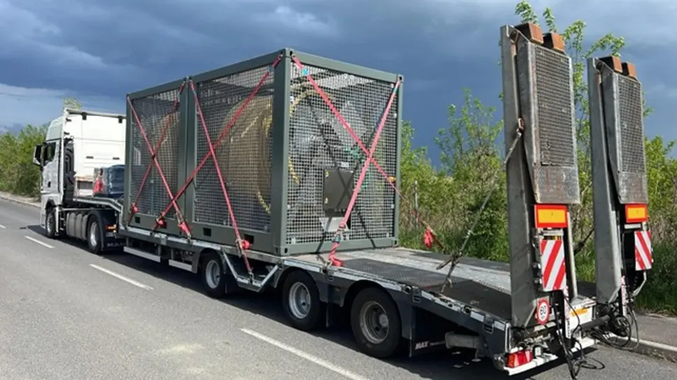 Il trasporto del cavo realizzato nell’azienda di Peschiera Borromeo Il trasporto del cavo realizzato nell’azienda di Peschiera Borromeo