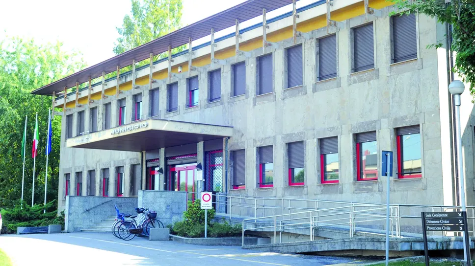 Il municipio di Tavazzano Il municipio di Tavazzano