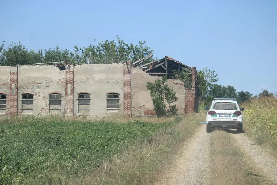 Le ricerche anche nelle cascine diroccate Le ricerche anche nelle cascine diroccate